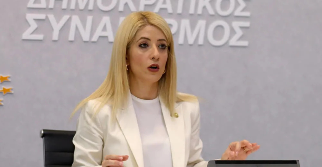 &Alpha;&nu;&nu;ί&tau;&alpha; &Delta;&eta;&mu;&eta;&tau;&rho;ί&omicron;&upsilon;: &Tau;&omicron;&xi;&iota;&kappa;ό&tau;&eta;&tau;&alpha; &kappa;&alpha;&iota; &delta;&iota;&chi;&alpha;&sigma;&mu;ό&sigmaf; &delta;&epsilon;&nu; &pi;&rho;&omicron;&sigma;&phi;έ&rho;&omicron;&upsilon;&nu; &upsilon;&pi;&eta;&rho;&epsilon;&sigma;ί&alpha; &sigma;&tau;&omicron;&nu; &tau;ό&pi;&omicron;