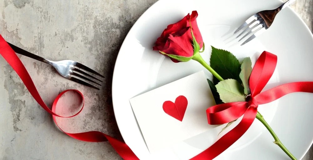 &laquo;&Alpha;&pi;ό&delta;&rho;&alpha;&sigma;&eta; &alpha;&gamma;ά&pi;&eta;&sigmaf;&raquo;: &Pi;&omicron;&upsilon; &theta;&alpha; &pi;&alpha;&sigmaf; &phi;έ&tau;&omicron;&sigmaf; &tau;&eta;&nu; &eta;&mu;έ&rho;&alpha; &tau;&omicron;&upsilon; &Alpha;&gamma;ί&omicron;&upsilon; &Beta;&alpha;&lambda;&epsilon;&nu;&tau;ί&nu;&omicron;&upsilon; - &Tau;&alpha; &epsilon;&sigma;&tau;&iota;&alpha;&tau;ό&rho;&iota;&alpha; &kappa;&alpha;&iota; &tau;&alpha; &xi;&epsilon;&nu;&omicron;&delta;&omicron;&chi;&epsilon;ί&alpha; &tau;&eta;&sigmaf; &Kappa;ύ&pi;&rho;&omicron;&upsilon; &pi;&omicron;&upsilon; &xi;&epsilon;&chi;&omega;&rho;ί&zeta;&omicron;&upsilon;&nu;