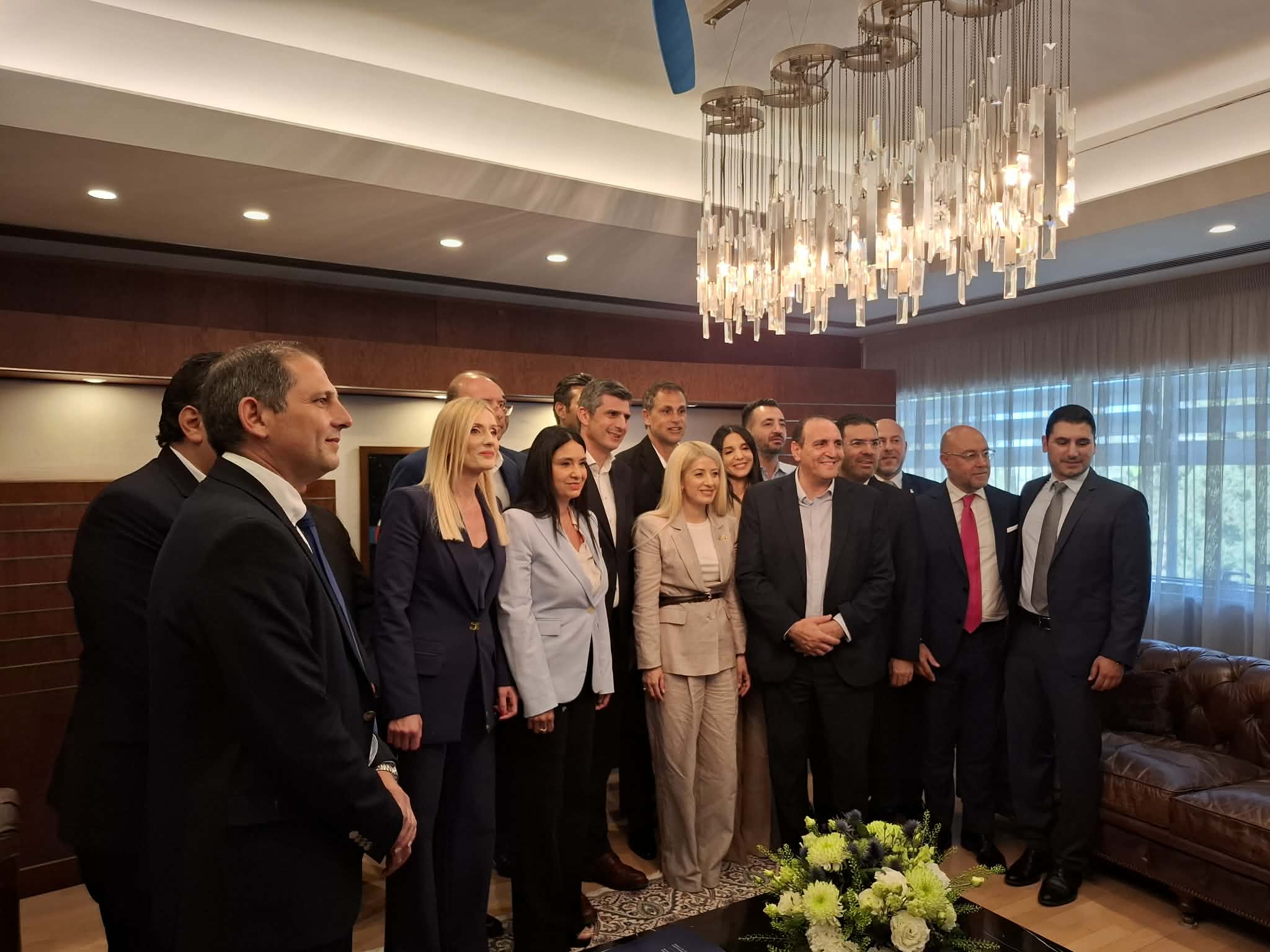 &Sigma;&upsilon;&gamma;&chi;&alpha;&rho;&eta;&tau;ή&rho;&iota;&alpha; &pi;&omicron;&lambda;&iota;&tau;&iota;&kappa;ώ&nu; &alpha;&rho;&chi;&eta;&gamma;ώ&nu; &sigma;&tau;&eta;&nu; &Pi;&tau;&Beta; - &Pi;&rho;&omicron;&sigma;&beta;&lambda;έ&pi;&omicron;&upsilon;&nu; &sigma;&epsilon; &pi;&alpha;&rho;&alpha;&gamma;&omega;&gamma;&iota;&kappa;ή &sigma;&upsilon;&nu;&epsilon;&rho;&gamma;&alpha;&sigma;ί&alpha;