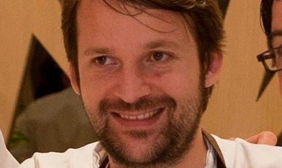 VIDEO: &Sigma;&kappa;ά&nu;&delta;&alpha;&lambda;&omicron; &sigma;&epsilon; &kappa;&omicron;&rho;&upsilon;&phi;&alpha;ί&omicron; &epsilon;&sigma;&tau;&iota;&alpha;&tau;ό&rho;&iota;&omicron; - &Delta;&iota;ά&sigma;&eta;&mu;&omicron;&sigmaf; &sigma;&epsilon;&phi; &gamma;&rho;&omicron;&nu;&theta;&omicron;&kappa;&omicron;&pi;&omicron;ύ&sigma;&epsilon; &kappa;&alpha;&iota; &epsilon;&kappa;&phi;ό&beta;&iota;&zeta;&epsilon; &upsilon;&pi;&alpha;&lambda;&lambda;ή&lambda;&omicron;&upsilon;&sigmaf;