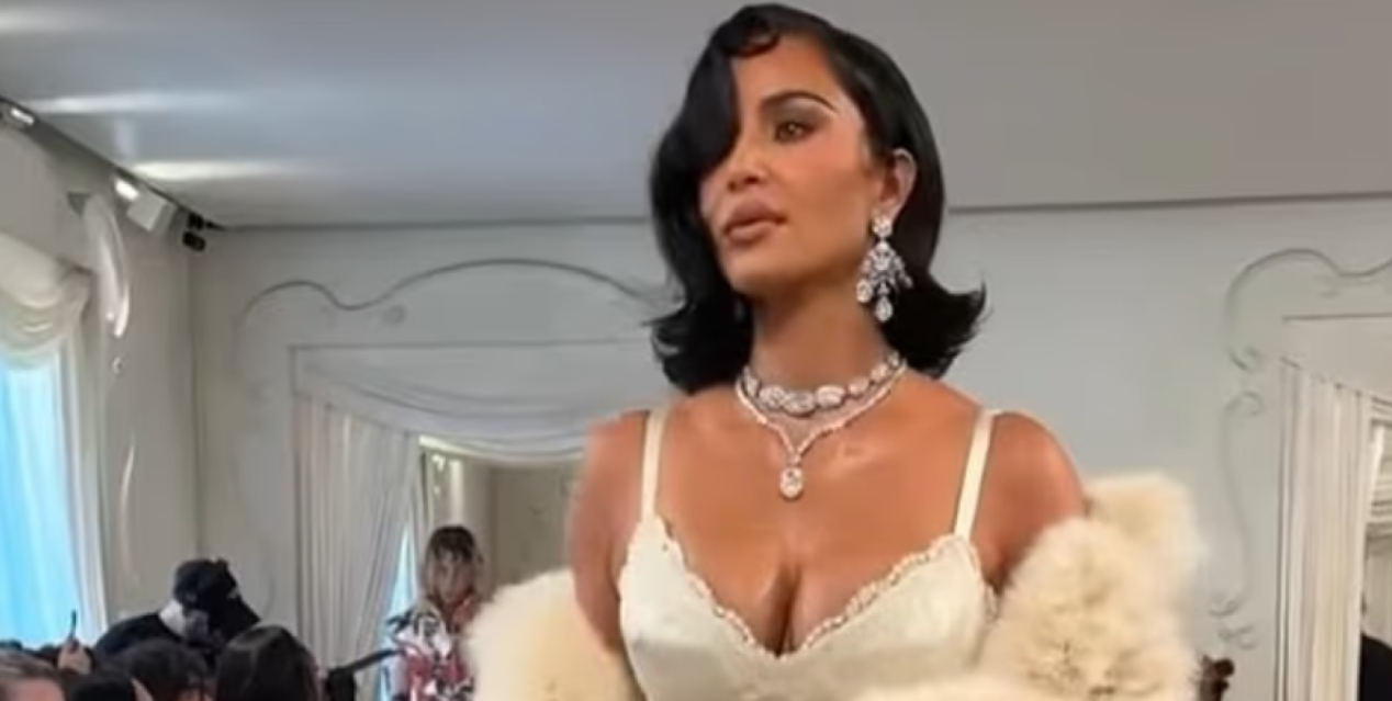 VIDEO - Κιμ Καρντάσιαν: Δεν πέτυχε η πασαρέλα της στο Παρίσι - «Είναι σαν μεθυσμένη»
