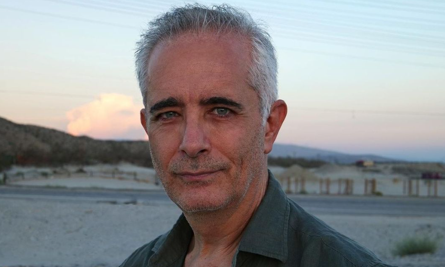 &Sigma;&omega;&kappa;&rho;ά&tau;&eta;&sigmaf; &Alpha;&lambda;&alpha;&phi;&omicron;ύ&zeta;&omicron;&sigmaf;:&Omicron; &beta;&omicron;&upsilon;&beta;ό&sigmaf; &alpha;&pi;&omicron;&chi;&alpha;&iota;&rho;&epsilon;&tau;&iota;&sigma;&mu;ό&sigmaf; &sigma;&tau;&omicron; &sigma;&pi;ί&tau;&iota; &tau;&eta;&sigmaf; &mu;&eta;&tau;έ&rho;&alpha;&sigmaf; &tau;&omicron;&upsilon; - &Rho;&alpha;&gamma;ί&zeta;&omicron;&upsilon;&nu; &kappa;&alpha;&rho;&delta;&iota;έ&sigmaf; &tau;&alpha; &lambda;ό&gamma;&iota;&alpha; &tau;&omicron;&upsilon;