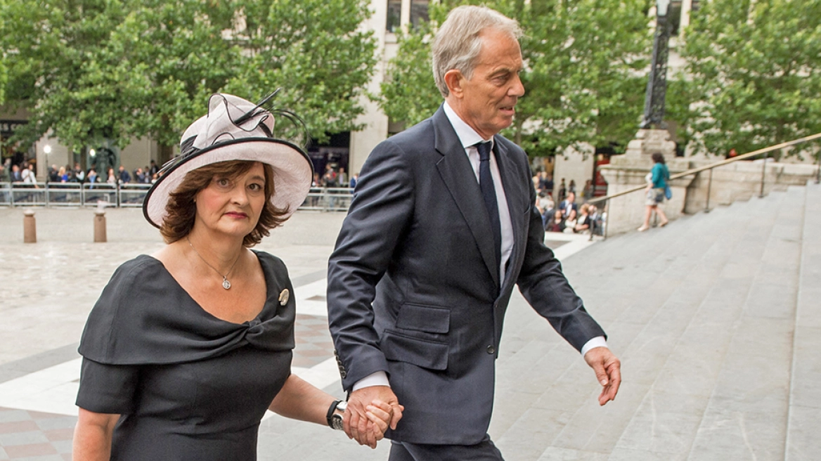 &laquo;Έ&chi;&alpha;&sigma;&epsilon; &tau;&eta;&nu; &epsilon;&pi;&alpha;&phi;ή &mu;&epsilon; &tau;&eta;&nu; &pi;&rho;&alpha;&gamma;&mu;&alpha;&tau;&iota;&kappa;ό&tau;&eta;&tau;&alpha;&raquo;: &Eta; &kappa;&upsilon;&nu;&iota;&kappa;ή &alpha;&pi;&omicron;&kappa;ά&lambda;&upsilon;&psi;&eta; &tau;&eta;&sigmaf; &sigma;&upsilon;&zeta;ύ&gamma;&omicron;&upsilon; &tau;&omicron;&upsilon; &Tau;ό&nu;&iota; &Mu;&pi;&lambda;&epsilon;&rho; &gamma;&iota;&alpha; &tau;&alpha; &tau;&epsilon;&lambda;&epsilon;&upsilon;&tau;&alpha;ί&alpha; &chi;&rho;ό&nu;&iota;&alpha; &tau;&eta;&sigmaf; &delta;&iota;&alpha;&kappa;&upsilon;&beta;έ&rho;&nu;&eta;&sigma;ή&sigmaf; &tau;&omicron;&upsilon;