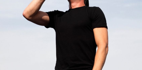 &Pi;έ&theta;&alpha;&nu;&epsilon; &gamma;&nu;&omega;&sigma;&tau;ό&sigmaf; &tau;&rho;&alpha;&gamma;&omicron;&upsilon;&delta;&iota;&sigma;&tau;ή&sigmaf; &sigma;&tau;&alpha; 47 &tau;&omicron;&upsilon; - &Pi;έ&rho;&upsilon;&sigma;&iota; &epsilon;ί&chi;&epsilon; &alpha;&nu;&alpha;&kappa;&omicron;&iota;&nu;ώ&sigma;&epsilon;&iota; ό&tau;&iota; &pi;ά&sigma;&chi;&epsilon;&iota; &alpha;&pi;ό &kappa;&alpha;&rho;&kappa;ί&nu;&omicron;