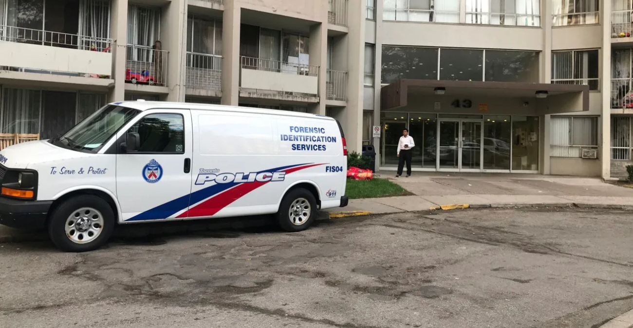 &Kappa;&alpha;&nu;&alpha;&delta;ά&sigmaf;: &Pi;&upsilon;&rho;&omicron;&beta;&omicron;&lambda;&iota;&sigma;&mu;&omicron;ί &sigma;&tau;&omicron; &alpha;&mu;&epsilon;&rho;&iota;&kappa;&alpha;&nu;&iota;&kappa;ό &pi;&rho;&omicron;&xi;&epsilon;&nu;&epsilon;ί&omicron; &sigma;&tau;&omicron; &Tau;&omicron;&rho;ό&nu;&tau;&omicron; - &Tau;&iota; &epsilon;&rho;&epsilon;&upsilon;&nu;&omicron;ύ&nu; &omicron;&iota; &alpha;&rho;&chi;έ&sigmaf;