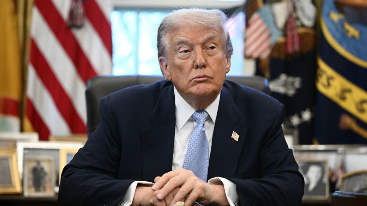 Ο Τραμπ λέει ότι ο εναέριος χώρος πάνω και γύρω από τη Βενεζουέλα θα κλείσει στο σύνολό του