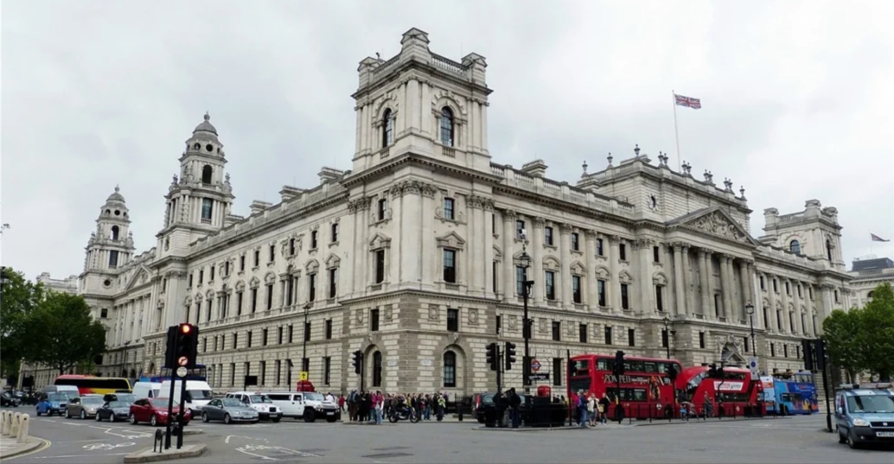 &Lambda;&omicron;&nu;&delta;ί&nu;&omicron;: &Sigma;&tau;&eta;&rho;ί&zeta;&epsilon;&iota; &tau;&iota;&sigmaf; &epsilon;&nu;έ&rho;&gamma;&epsilon;&iota;&epsilon;&sigmaf; &gamma;&iota;&alpha; &gamma;&epsilon;&omega;&tau;&rho;ή&sigma;&epsilon;&iota;&sigmaf; &sigma;&tau;&eta;&nu; &Alpha;&nu;&alpha;&tau;&omicron;&lambda;&iota;&kappa;ή &Mu;&epsilon;&sigma;ό&gamma;&epsilon;&iota;&omicron;