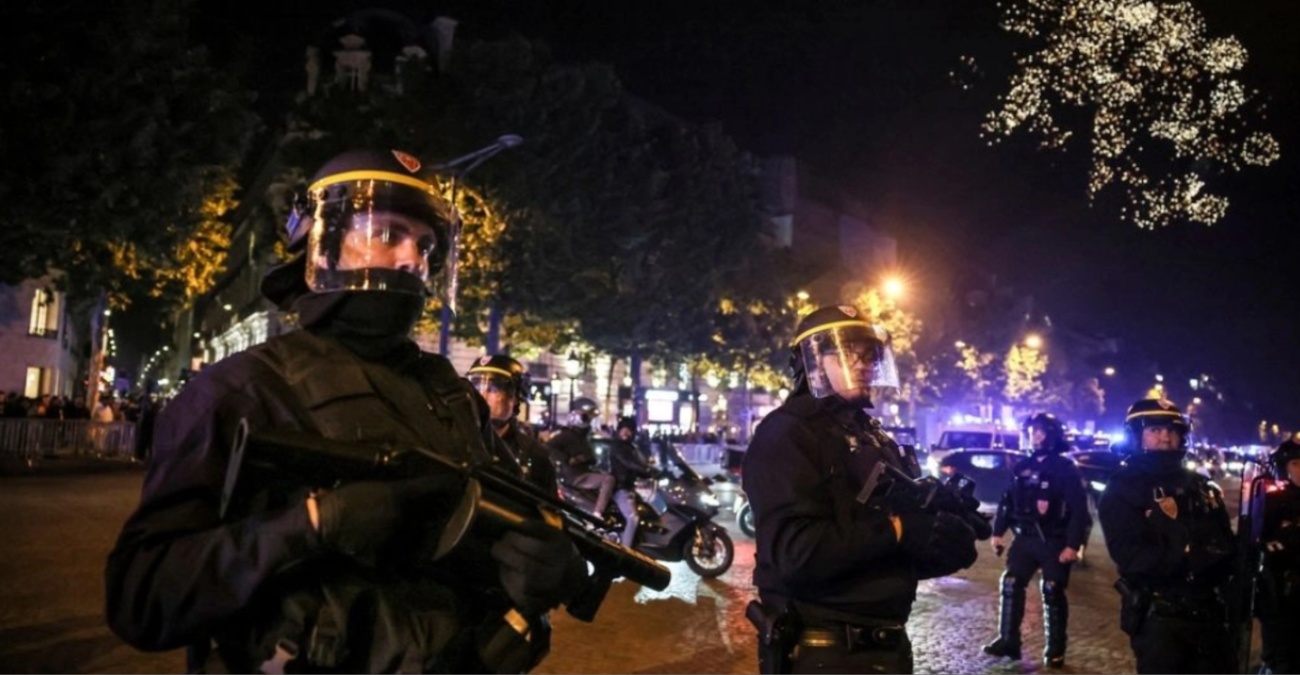 Αυτοκίνητο έπεσε σε πλήθος φιλάθλων στο Παρίσι – Ένας σοβαρά τραυματίας