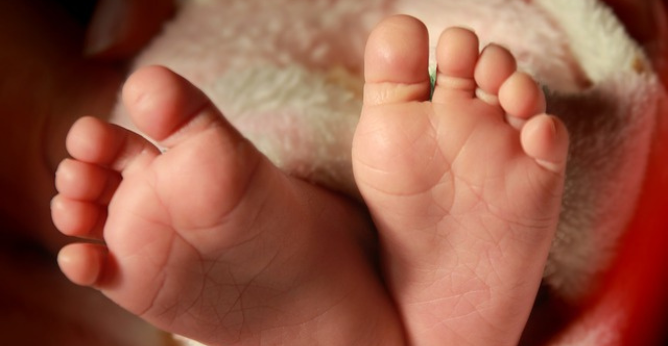 &Alpha;&pi;ί&sigma;&tau;&epsilon;&upsilon;&tau;&omicron; &pi;&epsilon;&rho;&iota;&sigma;&tau;&alpha;&tau;&iota;&kappa;ό &sigma;&tau;&eta;&nu; &Pi;ά&phi;&omicron;: &Mu;&eta;&tau;έ&rho;&alpha; &kappa;&alpha;&iota; &nu;&epsilon;&omicron;&gamma;&nu;ό &sigma;ώ&theta;&eta;&kappa;&alpha;&nu; &mu;&epsilon;&tau;ά &alpha;&pi;ό &delta;&rho;&alpha;&mu;&alpha;&tau;&iota;&kappa;ό &pi;&rho;ό&omega;&rho;&omicron; &tau;&omicron;&kappa;&epsilon;&tau;ό &sigma;&epsilon; &omicron;&iota;&kappa;ί&alpha;