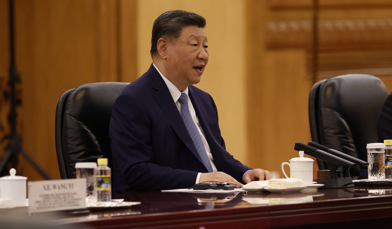 &Tau;έ&sigma;&sigma;&epsilon;&rho;&iota;&sigmaf; &pi;&rho;&omicron;&tau;ά&sigma;&epsilon;&iota;&sigmaf; &gamma;&iota;&alpha; &epsilon;&iota;&rho;ή&nu;&eta; &sigma;&tau;&eta; &Mu;έ&sigma;&eta; &Alpha;&nu;&alpha;&tau;&omicron;&lambda;ή &kappa;&alpha;&tau;έ&theta;&epsilon;&sigma;&epsilon; &omicron; &Sigma;&iota; &Tau;&zeta;&iota;&nu;&pi;ί&nu;&gamma;&kappa;, &laquo;&nu;&alpha; &mu;&eta;&nu; &epsilon;&pi;&iota;&sigma;&tau;&rho;έ&psi;&epsilon;&iota; &omicron; &kappa;ό&sigma;&mu;&omicron;&sigmaf; &sigma;&tau;&omicron;&nu; &nu;ό&mu;&omicron; &tau;&eta;&sigmaf; &zeta;&omicron;ύ&gamma;&kappa;&lambda;&alpha;&sigmaf;&raquo;