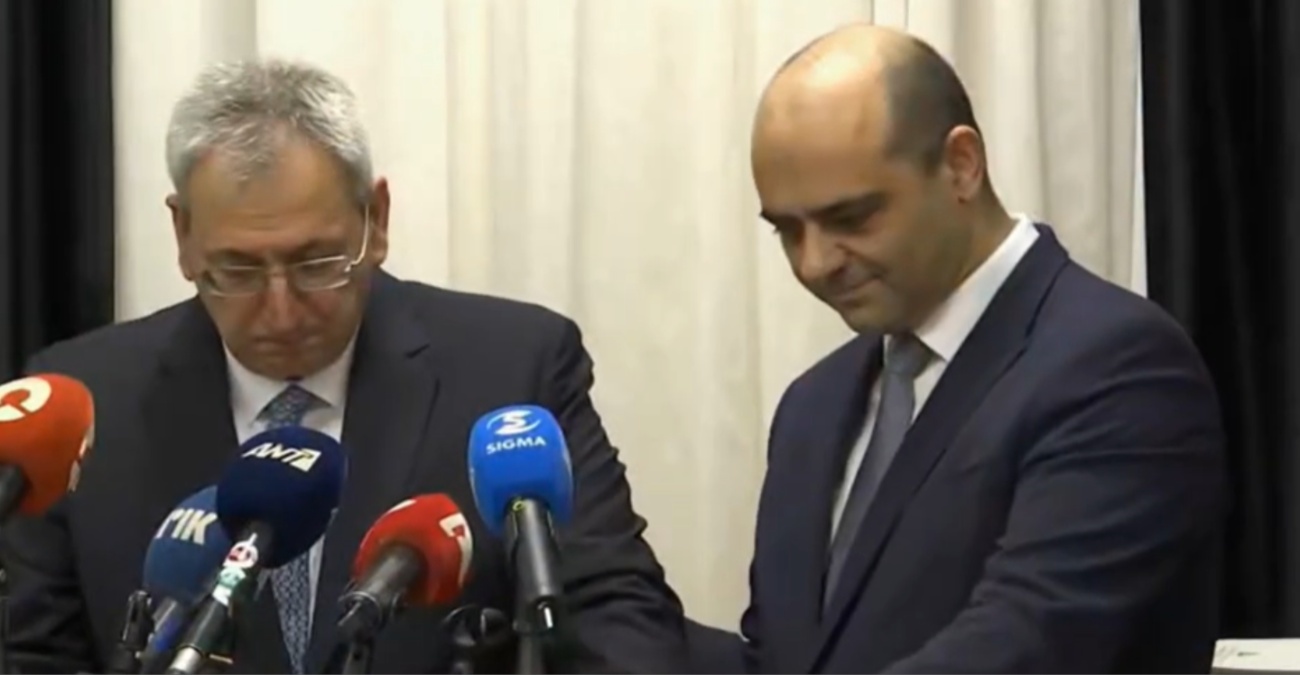 Ο Μαρίνος Μουσιούττας φανερά συγκινημένος παρέλαβε το Υπουργείο Εργασίας