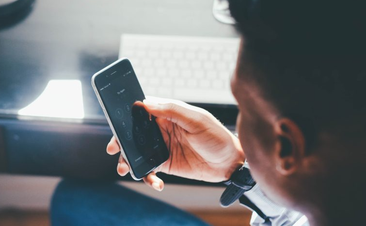 &Nu;έ&alpha; έ&rho;&epsilon;&upsilon;&nu;&alpha; &alpha;&nu;&alpha;&tau;&rho;έ&pi;&epsilon;&iota; ό&sigma;&alpha; &pi;&iota;&sigma;&tau;&epsilon;ύ&alpha;&mu;&epsilon; &gamma;&iota;&alpha; &tau;&omicron; &mu;&pi;&lambda;&epsilon; &phi;&omega;&sigmaf; &tau;&omicron;&upsilon; &kappa;&iota;&nu;&eta;&tau;&omicron;ύ &kappa;&alpha;&iota; &tau;&omicron;&nu; ύ&pi;&nu;&omicron;