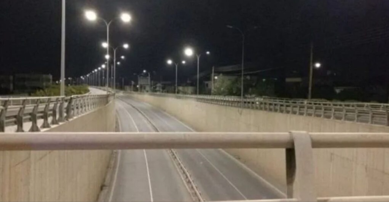 Χάος στον αυτοκινητόδρομο: Ανατράπηκε όχημα μετά από τροχαίο