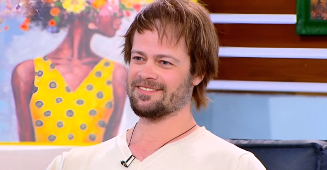 &Alpha;&upsilon;&tau;ό&sigmaf; &epsilon;ί&nu;&alpha;&iota; &omicron; Έ&lambda;&lambda;&eta;&nu;&alpha;&sigmaf; &sigma;&omega;&sigma;ί&alpha;&sigmaf; &tau;&omicron;&upsilon; Brad Pitt &pi;&omicron;&upsilon; &sigma;&upsilon;&mu;&mu;&epsilon;&tau;&epsilon;ί&chi;&epsilon; &sigma;&tau;&alpha; &gamma;&upsilon;&rho;ί&sigma;&mu;&alpha;&tau;&alpha; - Ό&sigma;&alpha; &alpha;&pi;&omicron;&kappa;ά&lambda;&upsilon;&psi;&epsilon;