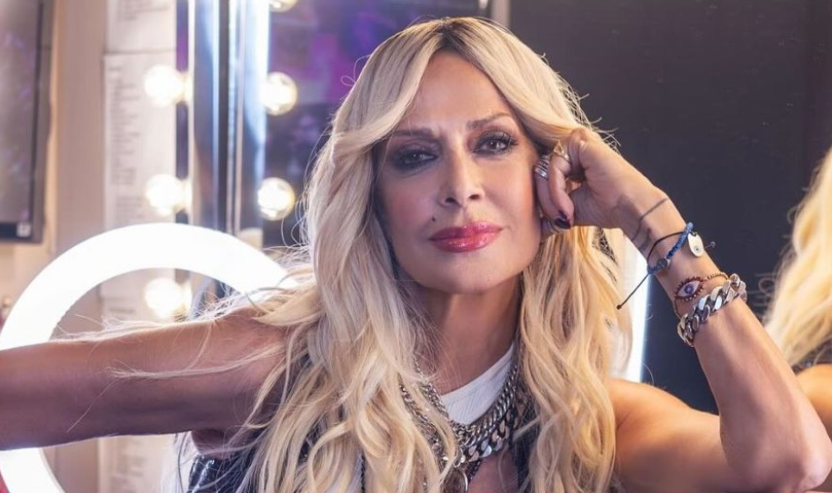 Ά&nu;&nu;&alpha; &Beta;ί&sigma;&sigma;&eta;: &Pi;ά&nu;&tau;&alpha; έ&nu;&alpha; &beta;ή&mu;&alpha; &mu;&pi;&rho;&omicron;&sigma;&tau;ά &mu;&epsilon; &tau;&omicron; &pi;&iota;&omicron; &kappa;&lambda;&alpha;&sigma;&sigma;&iota;&kappa;ό &kappa;&alpha;&lambda;&omicron;&kappa;&alpha;&iota;&rho;&iota;&nu;ό &alpha;&xi;&epsilon;&sigma;&omicron;&upsilon;ά&rho;!