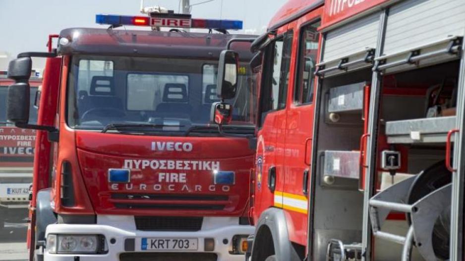 Όχημα παραδόθηκε στις φλόγες – Επεκτάθηκε σε δέντρο και κινδύνευσαν ένοικοι από τον καπνό – Ένα πρόσωπο στο νοσοκομείο Όχημα παραδόθηκε στις φλόγες – Επεκτάθηκε σε δέντρο και κινδύνευσαν ένοικοι από τον καπνό – Ένα πρόσωπο στο νοσοκομείο