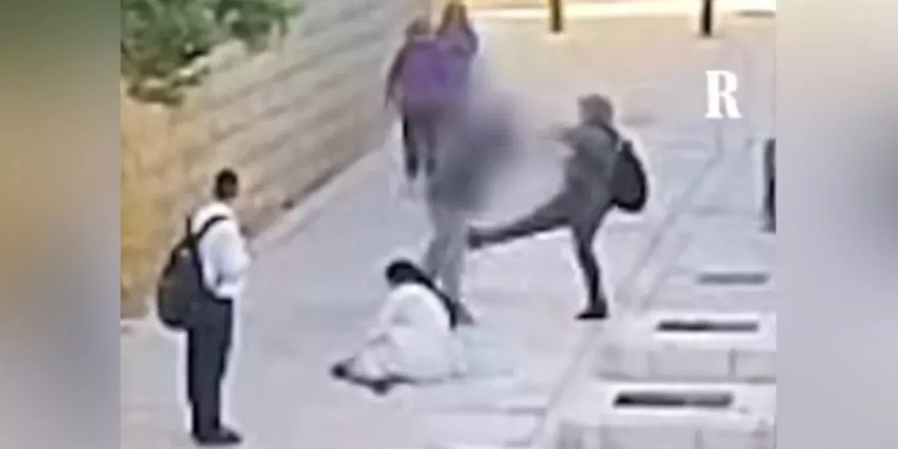 &Sigma;&omicron;&kappa;&alpha;&rho;&iota;&sigma;&tau;&iota;&kappa;ό &beta;ί&nu;&tau;&epsilon;&omicron;: Ά&gamma;&rho;&iota;&alpha; &epsilon;&pi;ί&theta;&epsilon;&sigma;&eta; &alpha;&pi;ό &Epsilon;&beta;&rho;&alpha;ί&omicron; &sigma;&epsilon; &chi;&rho;&iota;&sigma;&tau;&iota;&alpha;&nu;ή &mu;&omicron;&nu;&alpha;&chi;ή - &Tau;&eta;&nu; έ&rho;&iota;&xi;&epsilon; &kappa;ά&tau;&omega; &kappa;&alpha;&iota; &tau;&eta;&nu; &kappa;&lambda;&omega;&tau;&sigma;&omicron;ύ&sigma;&epsilon; &sigma;&tau;&eta; &mu;έ&sigma;&eta; &tau;&omicron;&upsilon; &delta;&rho;ό&mu;&omicron;&upsilon;