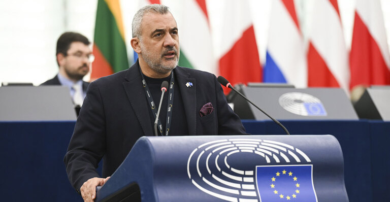 &Alpha;&pi;&alpha;&nu;&tau;ά &sigma;&tau;&omicron;&nu; &Phi;&iota;&nu;&tau;ά&nu; &omicron; &Phi;&omicron;&upsilon;&rho;&lambda;ά&sigmaf; - &laquo;&Eta; &Kappa;ύ&pi;&rho;&omicron;&sigmaf; &delta;&epsilon;&nu; &epsilon;ί&nu;&alpha;&iota; &mu;&iota;&kappa;&rho;ή &gamma;&iota;&alpha; &nu;&alpha; &alpha;&gamma;&nu;&omicron;&epsilon;ί&tau;&alpha;&iota;, &omicron; &sigma;&epsilon;&beta;&alpha;&sigma;&mu;ό&sigmaf; &sigma;&tau;&omicron; &delta;&iota;&epsilon;&theta;&nu;έ&sigmaf; &delta;ί&kappa;&alpha;&iota;&omicron; &epsilon;ί&nu;&alpha;&iota; &upsilon;&pi;&omicron;&chi;&rho;έ&omega;&sigma;&eta;&raquo;