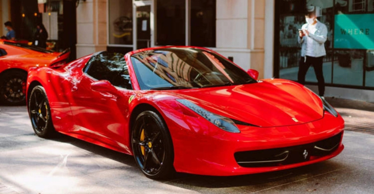 &Eta; &alpha;&pi;ά&tau;&eta; &tau;&eta;&sigmaf; &chi;&rho;&omicron;&nu;&iota;ά&sigmaf; &sigma;&tau;&eta; &Gamma;&alpha;&lambda;&lambda;ί&alpha;: &Tau;&omicron;&nu; &sigma;&tau;&alpha;&mu;ά&tau;&eta;&sigma;&alpha;&nu; &gamma;&iota;&alpha; &upsilon;&pi;&epsilon;&rho;&beta;&omicron;&lambda;&iota;&kappa;ή &tau;&alpha;&chi;ύ&tau;&eta;&tau;&alpha; &mu;&epsilon; Ferrari &kappa;&alpha;&iota; &delta;ή&lambda;&omega;&sigma;&epsilon; &laquo;ά&sigma;&tau;&epsilon;&gamma;&omicron;&sigmaf;&raquo;