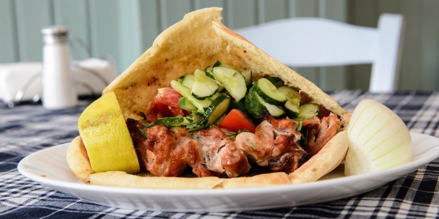 Λευκωσία: Δεν τους άρεσαν τα σουβλάκια και κατέληξαν να καβγαδίσουν με τον ιδιοκτήτη – Κατεύνασε τα πνεύματα η Αστυνομία