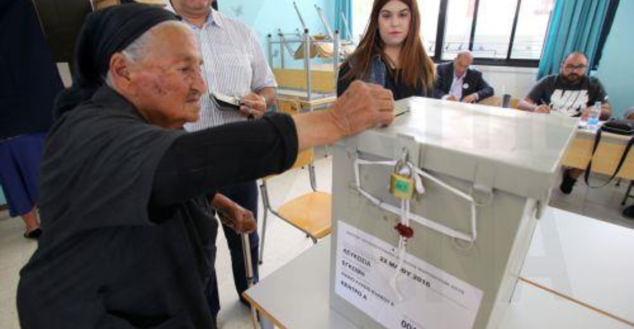 &Epsilon;&pi;. &Pi;&rho;&omicron;&epsilon;&delta;&rho;ί&alpha;&sigmaf;: &Sigma;&epsilon; &delta;ύ&omicron; &epsilon;&kappa;&lambda;&omicron;&gamma;&iota;&kappa;ά &kappa;έ&nu;&tau;&rho;&alpha; &sigma;&epsilon; &Lambda;&epsilon;&upsilon;&kappa;&omega;&sigma;ί&alpha; &kappa;&alpha;&iota; &Alpha;&chi;&epsilon;&rho;ί&tau;&omicron;&upsilon; &omicron;&iota; &epsilon;&gamma;&kappa;&lambda;&omega;&beta;&iota;&sigma;&mu;έ&nu;&omicron;&iota; &psi;&eta;&phi;&omicron;&phi;ό&rho;&omicron;&iota;