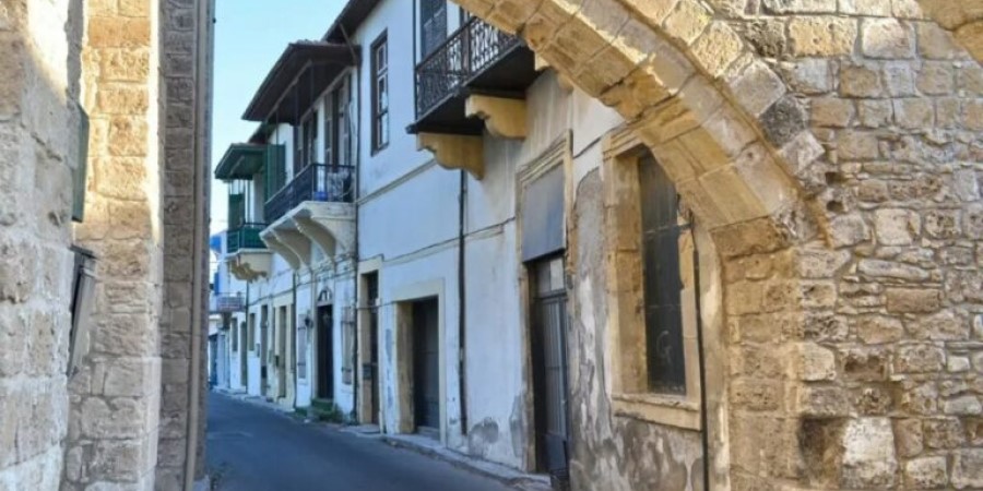 &Xi;&epsilon;&kappa;&alpha;&theta;&alpha;&rho;ί&zeta;&epsilon;&iota; &omicron; &Delta;ή&mu;&alpha;&rho;&chi;&omicron;&sigmaf; &Lambda;&epsilon;&upsilon;&kappa;ά&rho;&omega;&nu; &gamma;&iota;&alpha; &tau;/&kappa; &pi;&epsilon;&rho;&iota;&omicron;&upsilon;&sigma;ί&epsilon;&sigmaf; - &laquo;&Tau;&omicron; &pi;&rho;ό&beta;&lambda;&eta;&mu;&alpha; &theta;&alpha; &lambda;&upsilon;&theta;&epsilon;ί ή &theta;&alpha; &tau;&omicron; &lambda;ύ&sigma;&omega;&raquo;