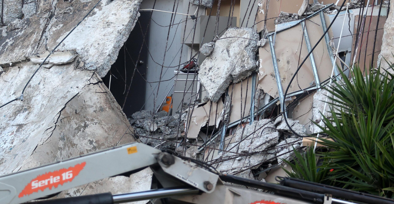 &Kappa;&alpha;&tau;&alpha;&gamma;&gamma;&epsilon;&lambda;ί&alpha;-&phi;&omega;&tau;&iota;ά &mu;&epsilon;&tau;ά &tau;&eta;&nu; &tau;&rho;&alpha;&gamma;&omega;&delta;ί&alpha;: &laquo;&Theta;&rho;&eta;&nu;&omicron;ύ&mu;&epsilon; &theta;ύ&mu;&alpha;&tau;&alpha; &pi;&omicron;&upsilon; &mu;&pi;&omicron;&rho;&omicron;ύ&sigma;&alpha;&nu; &nu;&alpha; &epsilon;ί&nu;&alpha;&iota; &epsilon;&nu; &zeta;&omega;ή&raquo; &ndash; &Kappa;&alpha;&rho;&phi;&iota;ά &gamma;&iota;&alpha; &kappa;&alpha;&theta;&upsilon;&sigma;&tau;&epsilon;&rho;ή&sigma;&epsilon;&iota;&sigmaf;