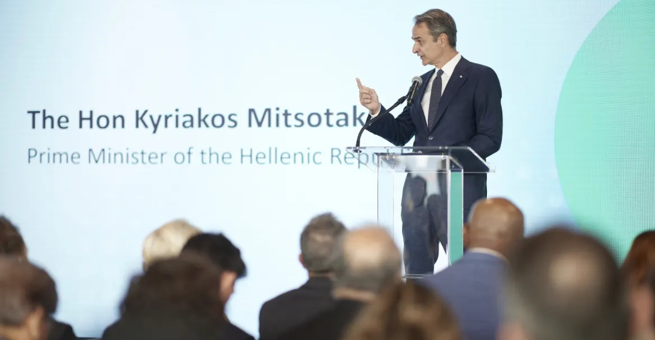 Θα εξετάσουμε την απαγόρευση της χρήσης των social media από ανηλίκους κάτω των 16 ετών