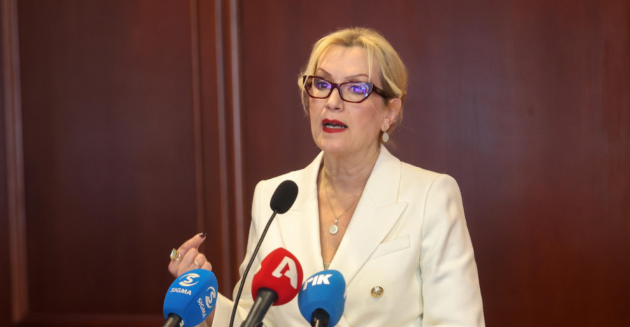 &Chi;&alpha;&rho;&alpha;&lambda;&alpha;&mu;&pi;ί&delta;&omicron;&upsilon;: &laquo;&Delta;&epsilon;&nu; &mu;&epsilon; &alpha;&pi;&alpha;&sigma;&chi;&omicron;&lambda;&epsilon;ί &eta; &epsilon;&pi;&alpha;&nu;&epsilon;&kappa;&lambda;&omicron;&gamma;ή &mu;&omicron;&upsilon;&raquo; &ndash; &Eta; &rho;ή&xi;&eta; &mu;&epsilon; &tau;&omicron; &Alpha;&Kappa;&Epsilon;&Lambda; &kappa;&alpha;&iota; &eta; &mu;ά&chi;&eta; &kappa;&alpha;&tau;ά &tau;&eta;&sigmaf; &delta;&iota;&alpha;&phi;&theta;&omicron;&rho;ά&sigmaf; - &Delta;&epsilon;ί&tau;&epsilon; &beta;ί&nu;&tau;&epsilon;&omicron;