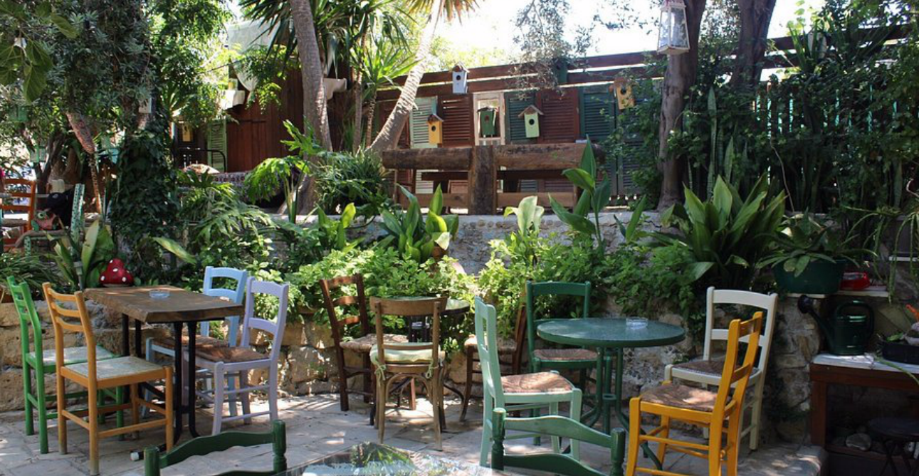 &Eta; &pi;&iota;&omicron; ό&mu;&omicron;&rho;&phi;&eta; &kappa;&rho;&upsilon;&mu;&mu;έ&nu;&eta; &alpha;&upsilon;&lambda;ή &tau;&omicron;&upsilon; &nu;&eta;&sigma;&iota;&omicron;ύ &epsilon;&pi;&iota;&sigma;&tau;&rho;έ&phi;&epsilon;&iota; &ndash; &Alpha;&pi;ό &sigma;&pi;&iota;&tau;&iota;&kappa;ά &gamma;&lambda;&upsilon;&kappa;ά &mu;έ&chi;&rho;&iota; &mu;&alpha;&chi;&alpha;&lambda;&epsilon;&pi;ί &ndash; &Mu;&iota;&alpha; &epsilon;&pi;ί&sigma;&kappa;&epsilon;&psi;&eta; &theta;&alpha; &sigma;&epsilon; &pi;&epsilon;ί&sigma;&epsilon;&iota;