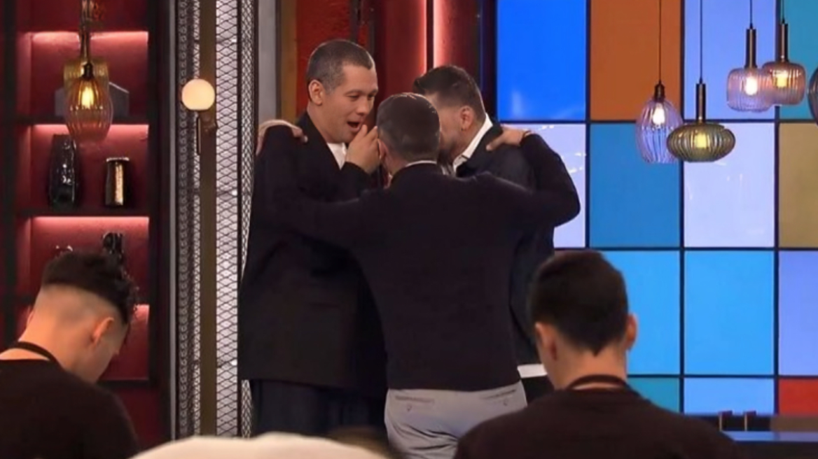 &Tau;&omicron; &mu;&upsilon;&sigma;&tau;&iota;&kappa;ό &tau;&omega;&nu; &kappa;&rho;&iota;&tau;ώ&nu; &sigma;&tau;&omicron; MasterChef: &Theta;&alpha; έ&chi;&omicron;&upsilon;&mu;&epsilon; &delta;ύ&omicron; &sigma;&pi;ί&tau;&iota;&alpha; &kappa;&alpha;&iota; &delta;&epsilon;&nu; &theta;&alpha; &xi;έ&rho;&epsilon;&iota; &kappa;&alpha;&nu;έ&nu;&alpha;&sigmaf; &gamma;&iota;&alpha; &tau;&eta;&nu; ύ&pi;&alpha;&rho;&xi;&eta; &tau;&omicron;&upsilon; ά&lambda;&lambda;&omicron;&upsilon;