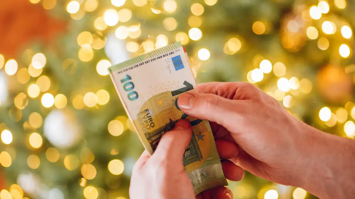 Μπαίνουν νωρίτερα στους λογαριασμούς των δικαιούχων ενόψει εορτών – Δείτε την ημερομηνία