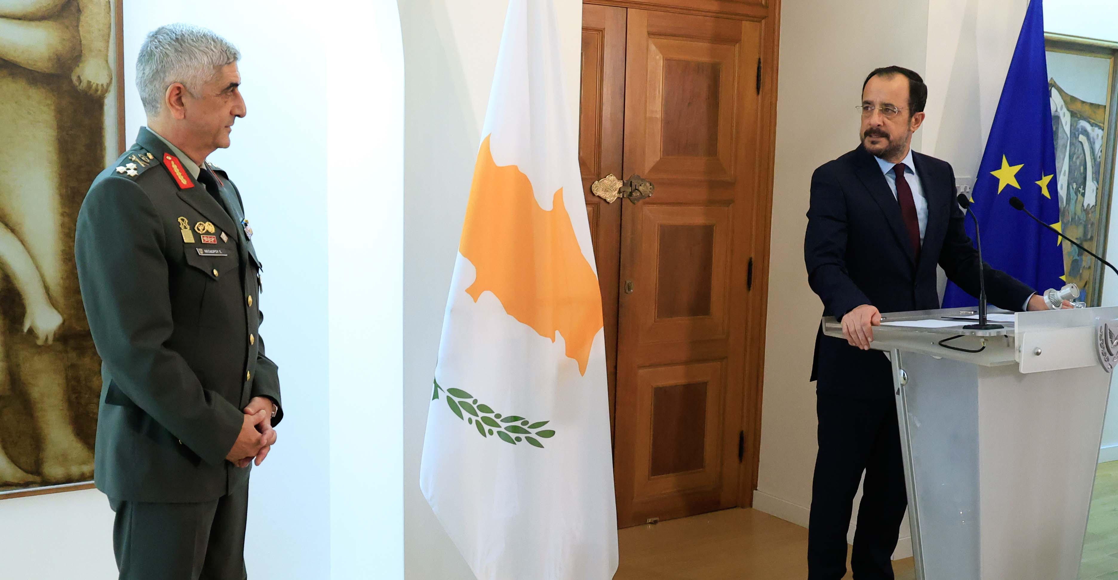 ΠτΔ σε Εμμανουήλ Θεοδώρου – «Η πολιτεία σας εμπιστεύεται τα ηνία της Εθνικής Φρουράς, βεβαιότητα ότι θα ανταποκριθείτε επάξια» ΠτΔ σε Εμμανουήλ Θεοδώρου – «Η πολιτεία σας εμπιστεύεται τα ηνία της Εθνικής Φρουράς, βεβαιότητα ότι θα ανταποκριθείτε επάξια»