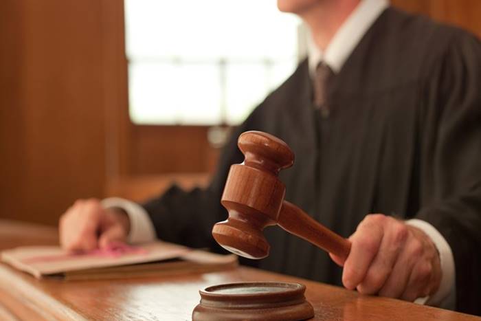 &Pi;&omicron;&iota;&nu;&iota;&kappa;ή &delta;ί&omega;&xi;&eta; &epsilon;&rho;&gamma;&omicron;&delta;ό&tau;&eta; &gamma;&iota;&alpha; &theta;&alpha;&nu;&alpha;&tau;&eta;&phi;ό&rho;&omicron; &epsilon;&rho;&gamma;&alpha;&tau;&iota;&kappa;ό &alpha;&tau;ύ&chi;&eta;&mu;&alpha; - Έ&sigma;&pi;&alpha;&sigma;&epsilon; &gamma;&upsilon;&alpha;&lambda;ί &kappa;&alpha;&tau;ά &tau;&eta; &mu;&epsilon;&tau;&alpha;&kappa;ί&nu;&eta;&sigma;ή &tau;&omicron;&upsilon; - &Beta;&alpha;&rho;ύ &tau;&omicron; &pi;&rho;ό&sigma;&tau;&iota;&mu;&omicron;