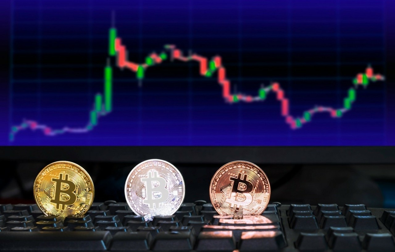 Ανέκαμψαν μετά το βαρύ sell off και τη διαρροή 19 δισ. δολαρίων