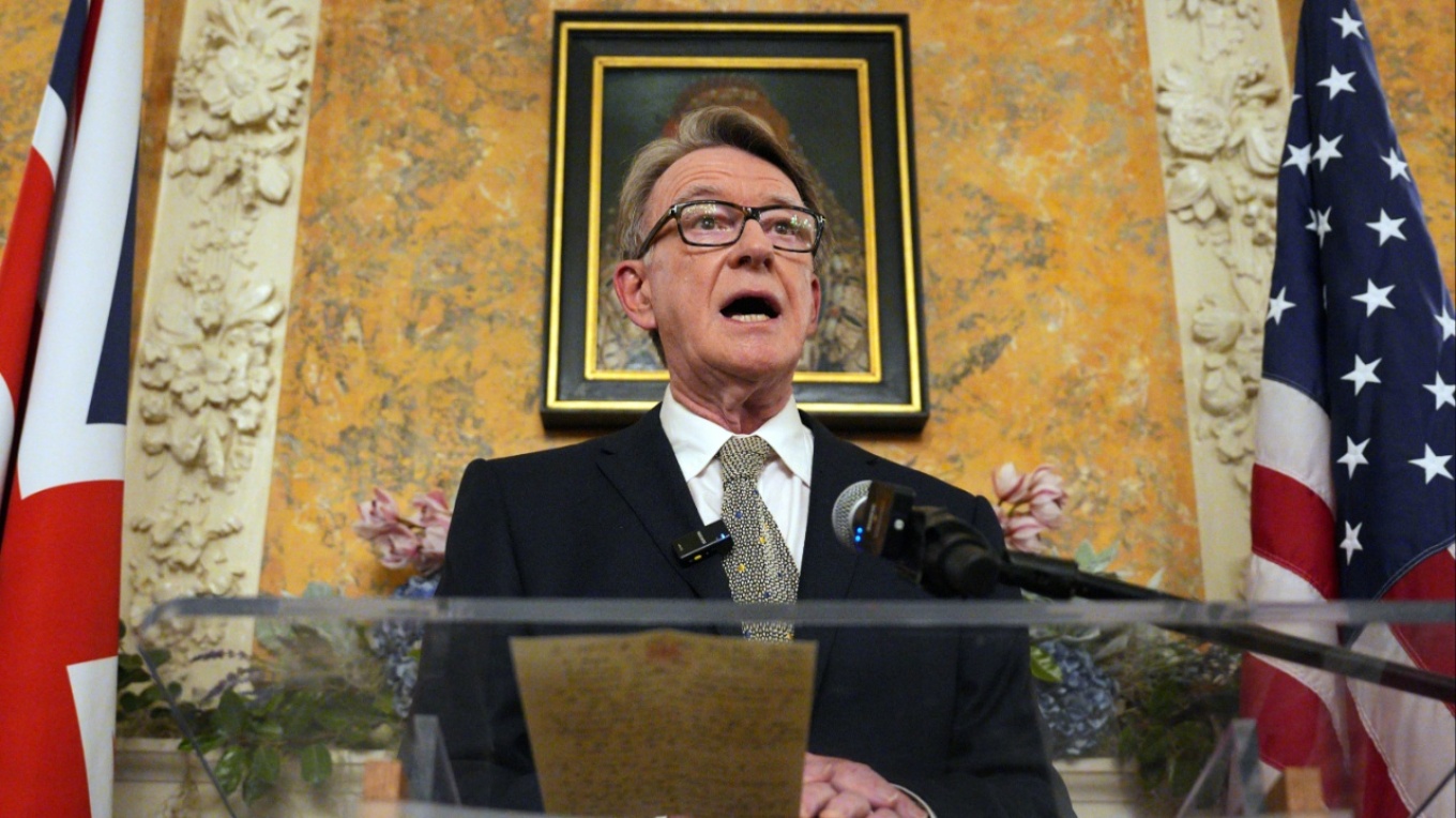 &Epsilon;&lambda;&epsilon;ύ&theta;&epsilon;&rho;&omicron;&sigmaf; &mu;&epsilon; &epsilon;&gamma;&gamma;ύ&eta;&sigma;&eta; &omicron; &pi;&rho;ώ&eta;&nu; &pi;&rho;&epsilon;&sigma;&beta;&epsilon;&upsilon;&tau;ή&sigmaf; &Pi;ί&tau;&epsilon;&rho; &Mu;ά&nu;&tau;&epsilon;&lambda;&sigma;&omicron;&nu; &mu;&epsilon;&tau;ά &tau;&eta; &sigma;ύ&lambda;&lambda;&eta;&psi;ή &tau;&omicron;&upsilon; &sigma;&tau;&omicron; &Lambda;&omicron;&nu;&delta;ί&nu;&omicron; &gamma;&iota;&alpha; &tau;&eta;&nu; &upsilon;&pi;ό&theta;&epsilon;&sigma;&eta; &Epsilon;&pi;&sigma;&tau;ά&iota;&nu;