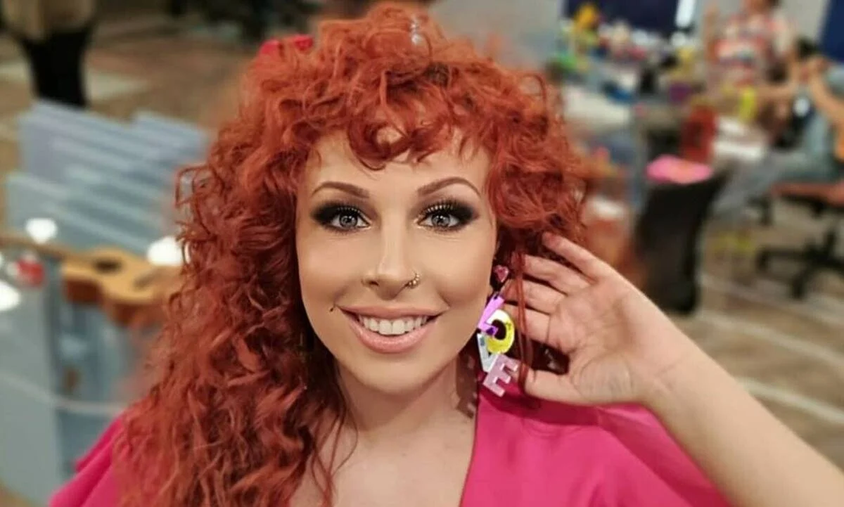 &Sigma;&omicron;&phi;ί&alpha; &Kappa;&omicron;&upsilon;&rho;&tau;ί&delta;&omicron;&upsilon;: &laquo;&Epsilon;ί&mu;&alpha;&iota; 100 &kappa;&iota;&lambda;ά, &alpha;&kappa;&omicron;ύ&gamma;&epsilon;&tau;&alpha;&iota; &tau;&rho;&omicron;&mu;&alpha;&kappa;&tau;&iota;&kappa;ό &alpha;&lambda;&lambda;ά &delta;&epsilon;&nu; &epsilon;ί&nu;&alpha;&iota;&raquo; - &Eta; &epsilon;&xi;&omicron;&mu;&omicron;&lambda;ό&gamma;&eta;&sigma;&eta; &gamma;&iota;&alpha; &tau;&iota;&sigmaf; &delta;&iota;&alpha;&tau;&rho;&omicron;&phi;&iota;&kappa;έ&sigmaf; &delta;&iota;&alpha;&tau;&alpha;&rho;&alpha;&chi;έ&sigmaf;