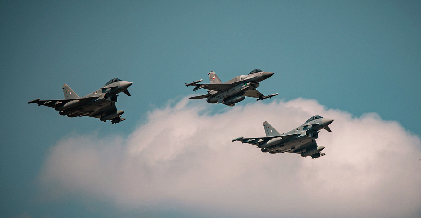 Η Πολωνία απογειώνει εσπευσμένα μαχητικά εν μέσω πληγμάτων της Ρωσίας στην Ουκρανία