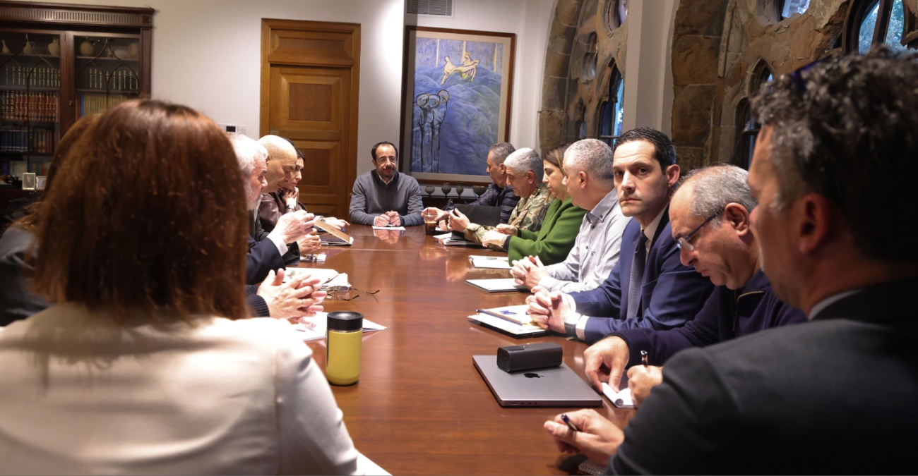 &Lambda;&epsilon;&tau;&upsilon;&mu;&pi;&iota;ώ&tau;&eta;&sigmaf; &gamma;&iota;&alpha; &Beta;ά&sigma;&epsilon;&iota;&sigmaf;: &laquo;&Delta;&epsilon;&nu; &alpha;&pi;&omicron;&kappa;&lambda;&epsilon;ί&omicron;&upsilon;&mu;&epsilon; &tau;ί&pi;&omicron;&tau;&alpha; &gamma;&iota;&alpha; &tau;&eta; &Sigma;&upsilon;&nu;&theta;ή&kappa;&eta;&raquo; &ndash; &Sigma;&epsilon; &kappa;&lambda;&omicron;&iota;ό F-16 &kappa;&alpha;&iota; &phi;&rho;&epsilon;&gamma;&alpha;&tau;ώ&nu; &eta; &Kappa;ύ&pi;&rho;&omicron;&sigmaf;