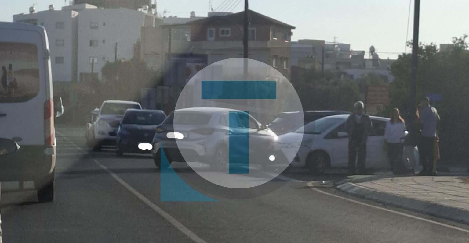 Τροχαίο με το… καλημέρα στα Λατσιά