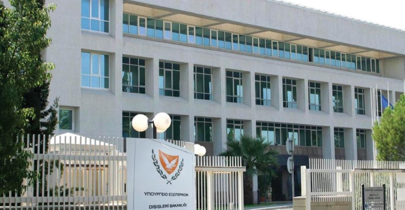 &Upsilon;&Pi;&Epsilon;&Xi;: &Eta; &Kappa;ύ&pi;&rho;&omicron;&sigmaf; &epsilon;&nu;&epsilon;&rho;&gamma;&omicron;&pi;&omicron;&iota;&epsilon;ί &tau;&omicron; &Sigma;&chi;έ&delta;&iota;&omicron; &laquo;&Epsilon;&sigma;&tau;ί&alpha;&raquo; &mu;&epsilon;&tau;ά &tau;&iota;&sigmaf; &epsilon;&xi;&epsilon;&lambda;ί&xi;&epsilon;&iota;&sigmaf; &sigma;&tau;&eta; &Mu;έ&sigma;&eta; &Alpha;&nu;&alpha;&tau;&omicron;&lambda;ή