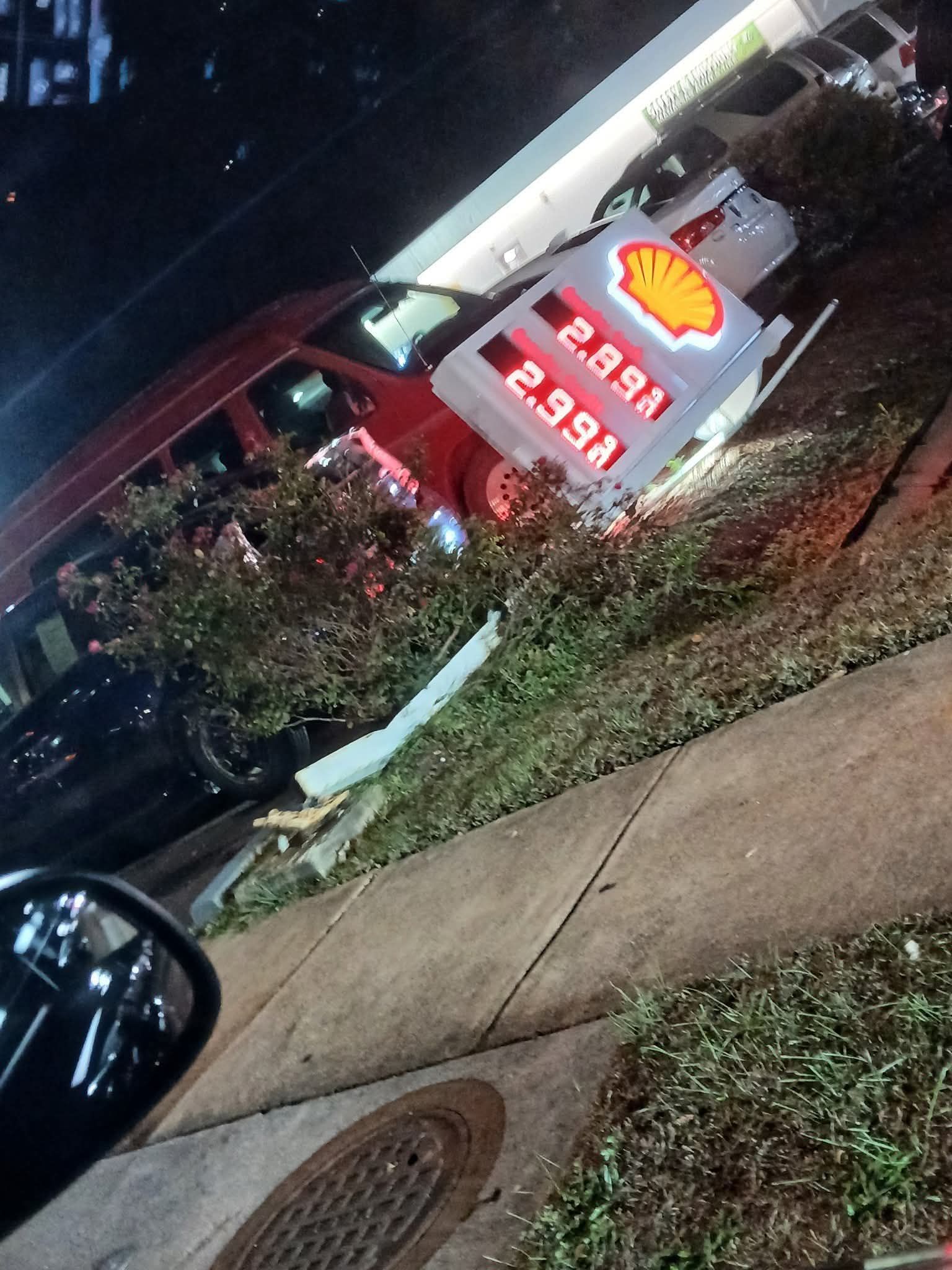 Τα είδαμε όλα: Έπεσε… κυριολεκτικά η τιμή των καυσίμων