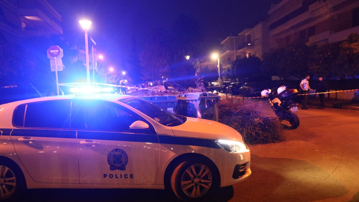 ΕΛΑΣ: Με τραύματα στο λαιμό και το στήθος ο οδηγός που έπεσε σε στάση λεωφορείου στο Χαλάνδρι