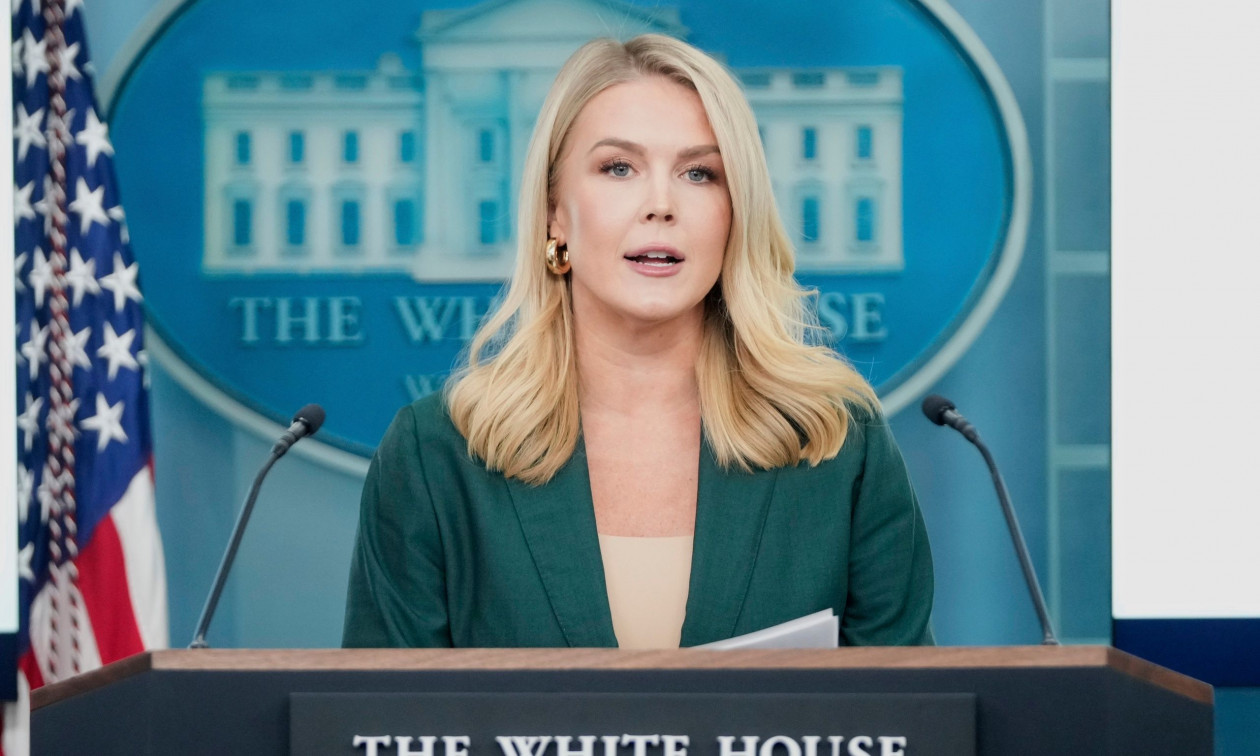 Πράκτορες της ΙCE συνέλαβαν συγγενή της εκπροσώπου Τύπου του Τραμπ