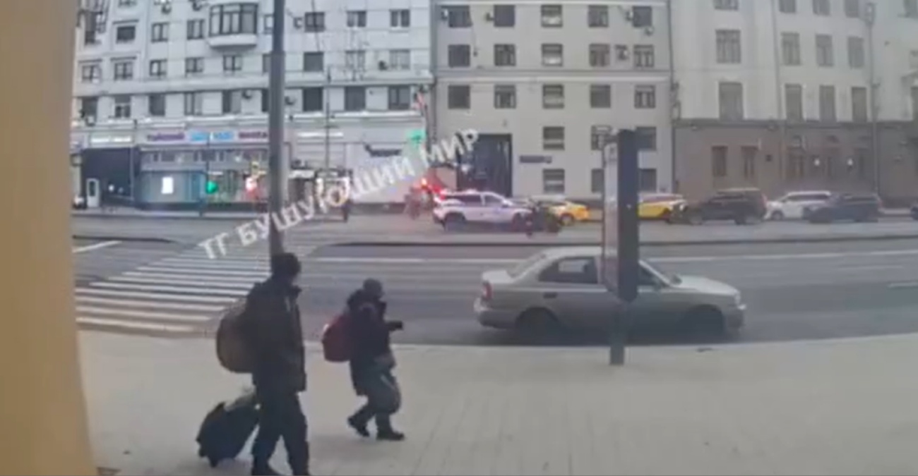 Τρομακτικό θανατηφόρο τροχαίο στη Ρωσία – Περιπολικό εμβόλισε ηλεκτροκίνητο δίκυκλο και εκτόξευσε τον αναβάτη του