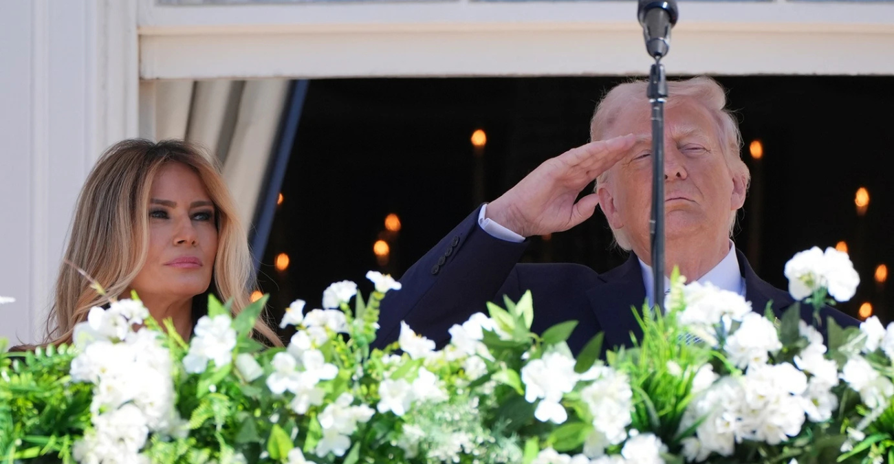 &laquo;&Alpha;&iota;&phi;&nu;&iota;&delta;&iota;&alpha;&sigma;&mu;έ&nu;&omicron;&sigmaf;&raquo; &omicron; &Tau;&rho;&alpha;&mu;&pi; &alpha;&pi;ό &tau;&eta; &delta;ή&lambda;&omega;&sigma;&eta; &tau;&eta;&sigmaf; &Mu;&epsilon;&lambda;ά&nu;&iota;&alpha; &sigma;&chi;&epsilon;&tau;&iota;&kappa;ά &mu;&epsilon; &tau;&alpha; &sigma;&epsilon;&nu;ά&rho;&iota;&alpha; &gamma;&iota;&alpha; &tau;&omicron;&nu; Έ&pi;&sigma;&tau;&iota;&nu; &ndash; &laquo;&Delta;&epsilon;&nu; &gamma;&nu;ώ&rho;&iota;&zeta;&alpha; &tau;ί&pi;&omicron;&tau;&alpha;&raquo;