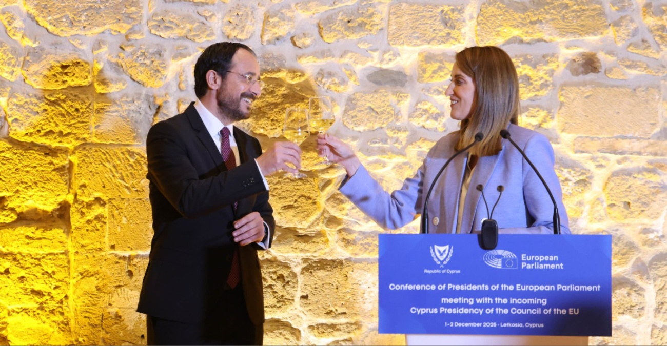 Ισχυρά μηνύματα στο επίσημο δείπνο με τη Μέτσολα