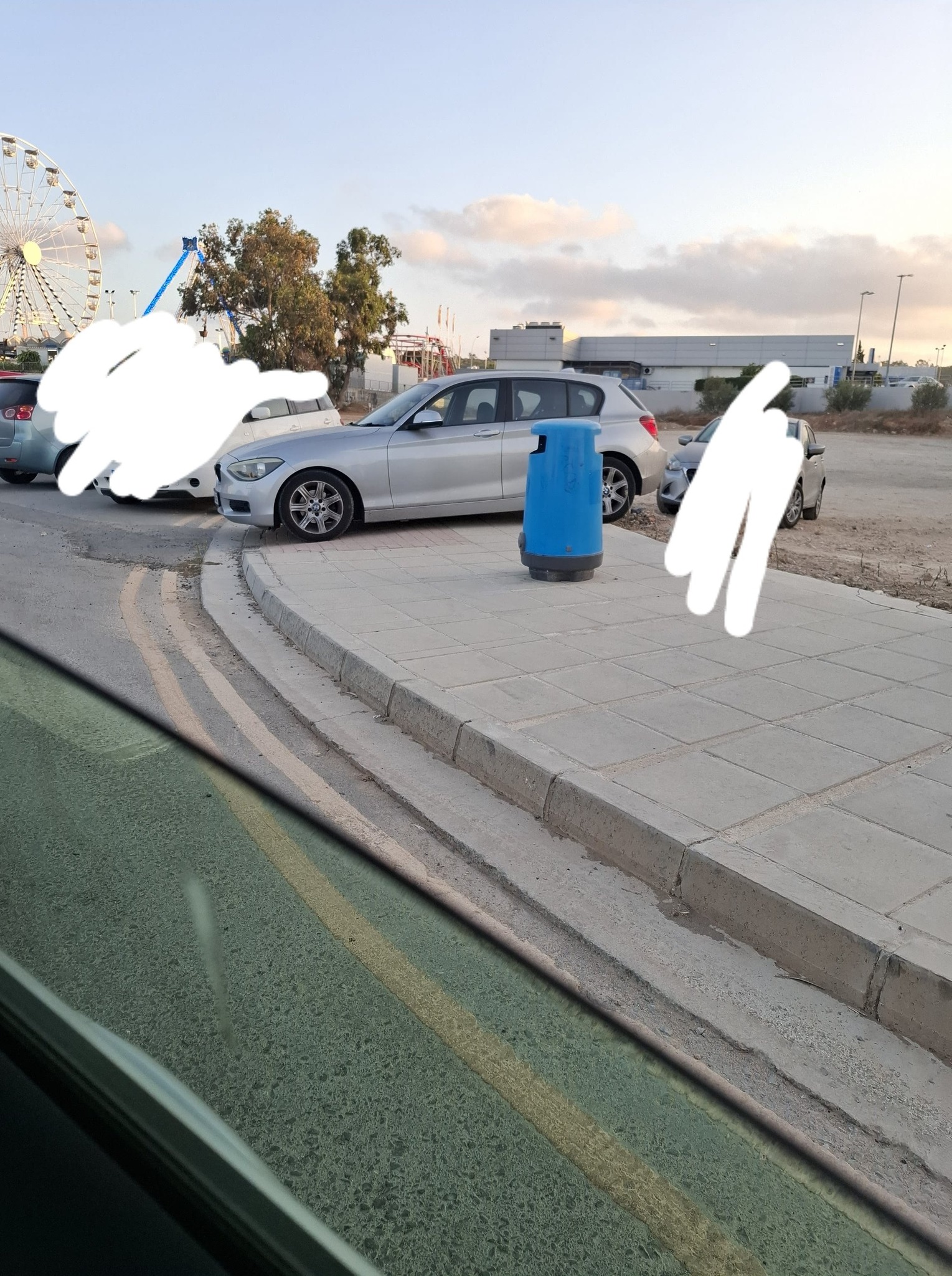Απίστευτο κι όμως κυπριακό: Πάρκαρε «κύριος» πάνω σε πεζοδρόμιο