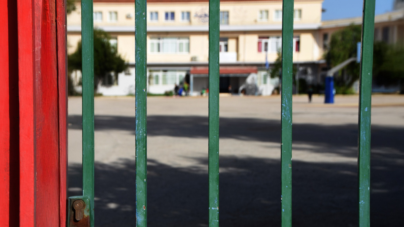 Σοκ στον Χολαργό: ‘Ανδρας προσπάθησε να παρασύρει στο σπίτι του μαθητή