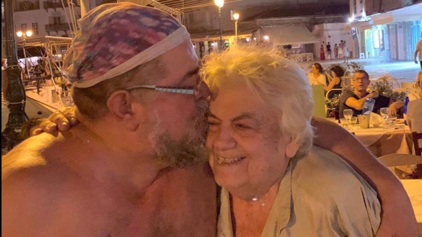 Σταμάτης Κραουνάκης: Έφυγε από τη ζωή η μητέρα του